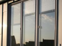 Aluminium-Kunststoff-Fenster in grau in Köln
