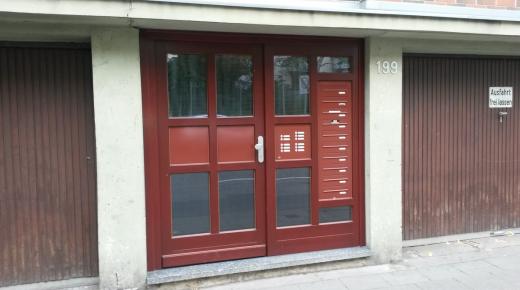 Holz-Haustür in rot, Köln