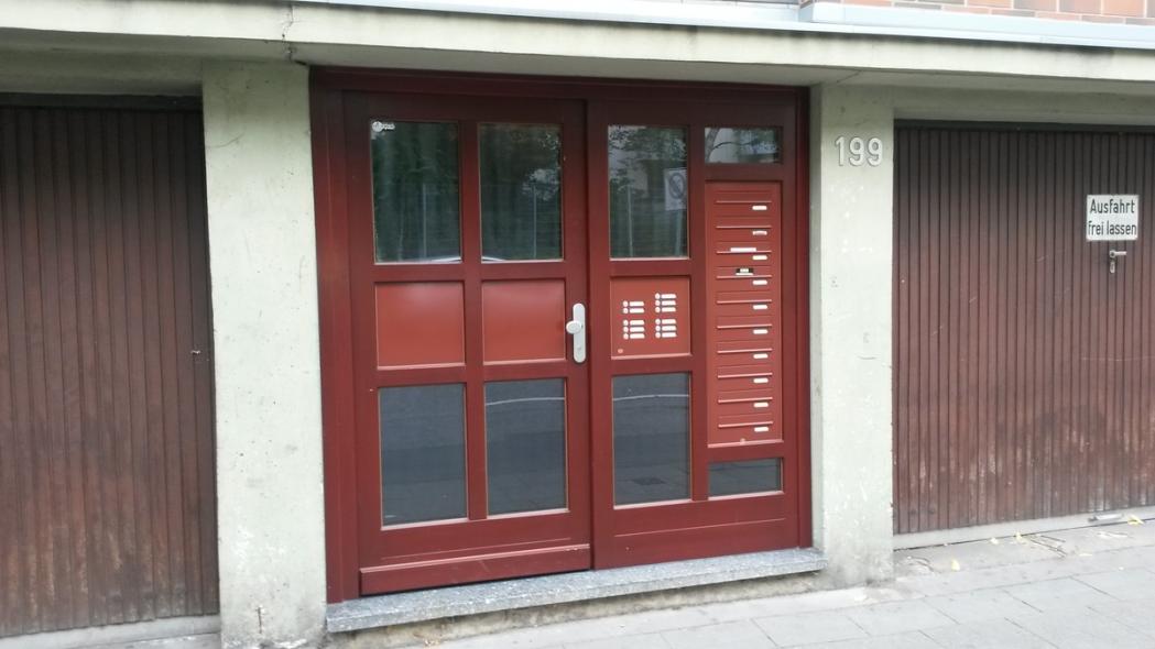 Holz-Haustür in rot, Köln
