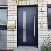 Aluminium-Haustür in dunkelblau in Köln