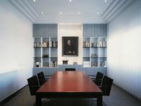 Einbauschrank und Konferenztisch in Köln