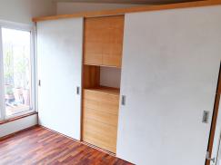 Arbeitsplatz in Schiebetürenschrank in Köln