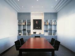 Einbauschrank und Konferenztisch in Köln