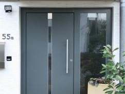 Aluminium-Haustür Topic in grau mit Seitenteil in Köln