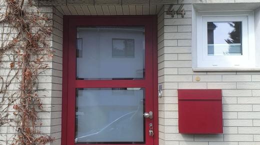 Aluminium-Haustür Kompotherm in rot, Köln