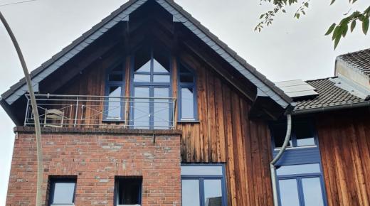 Holz-Fenster Lärche blau lasiert in Köln