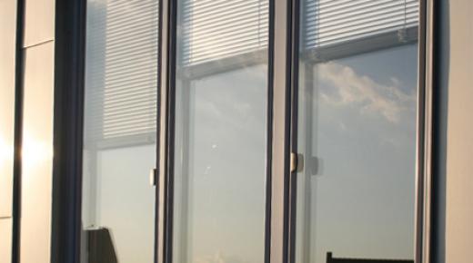 Aluminium-Kunststoff-Fenster in grau in Köln
