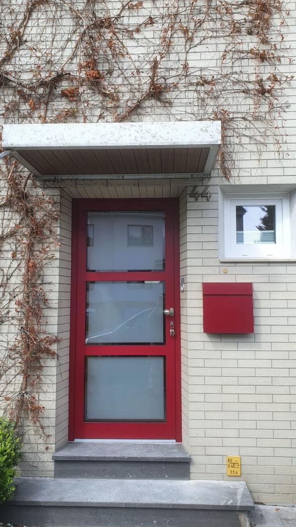 Aluminium-Haustür Kompotherm in rot, Köln