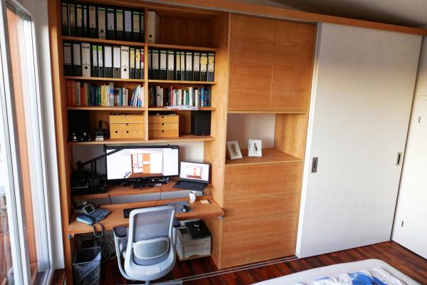 Arbeitsplatz in Schiebetürenschrank in Köln 2