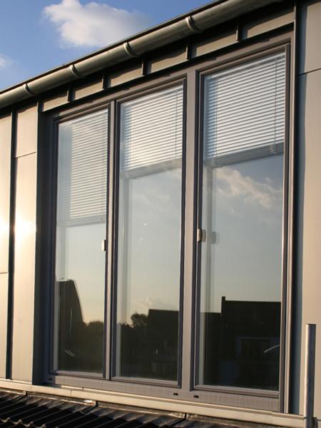 Aluminium-Kunststoff-Fenster in grau in Köln