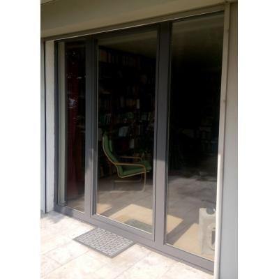 Holz-Aluminium-Fenster in grau, Köln