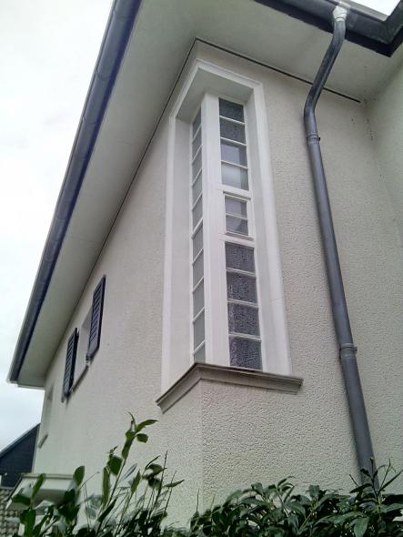 Holz-Fenster über Eck mit Sprossen in Köln