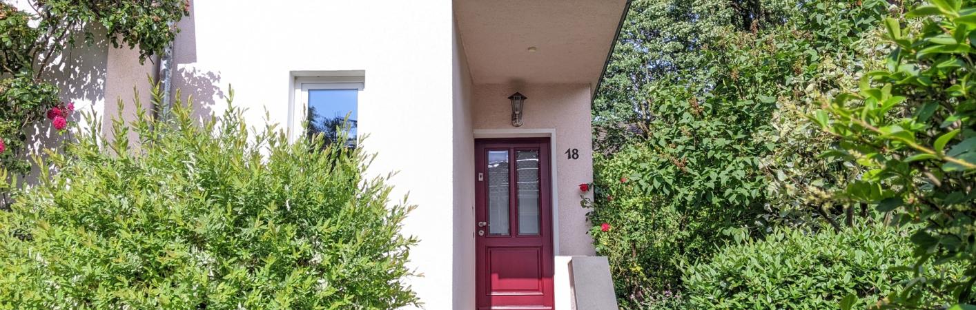 PaX-Haustür klassisch in rot in Köln